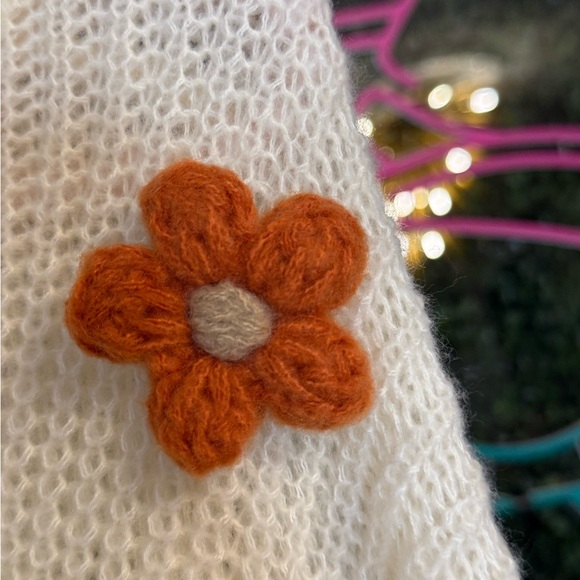 BiBi Fall Delicate‎ Cream Sweater with Flowers Size S but oversized NWOT - Picture 4 of 14